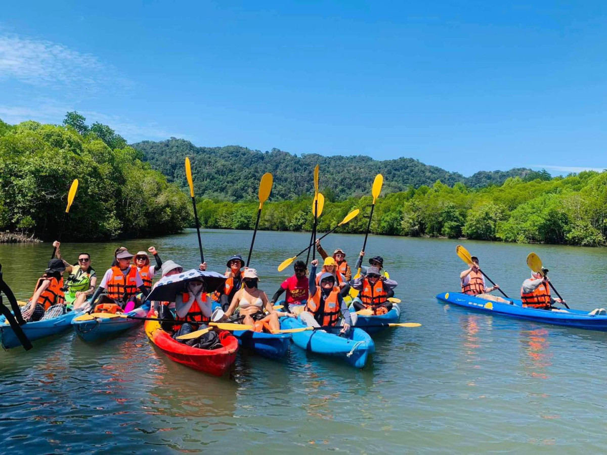 Half Day Sea Cave Kayaking by Lanta Kayaking