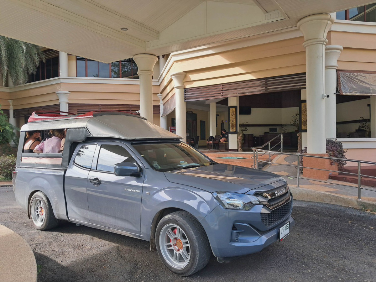 Private Taxi Charter – Go with us Thai Travel - Photo 1